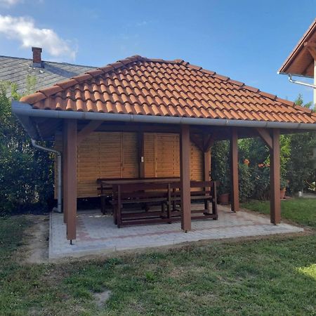 Nora Apartman Балатонлелле Экстерьер фото