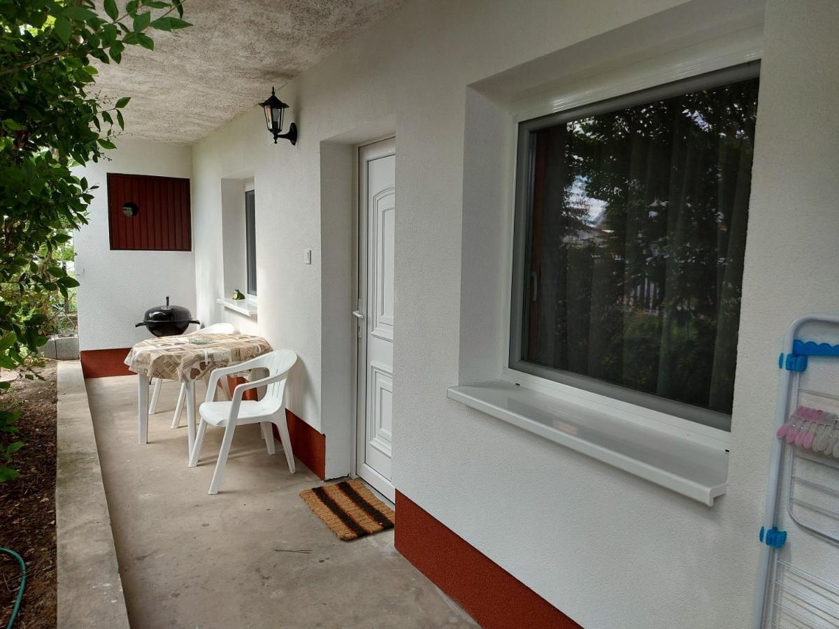 Nora Apartman Балатонлелле Экстерьер фото